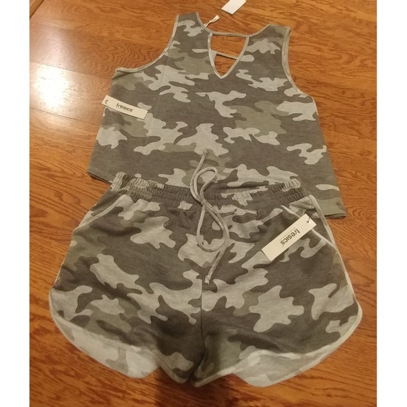 Two piece tresica camo short set. - Picture 1 of 5